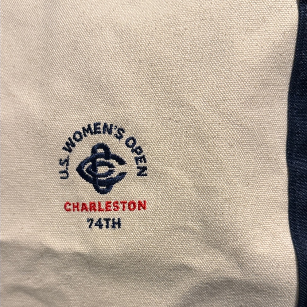 Vineyard Vines Navy and Cream Travel Bag - Picture 3 of 6